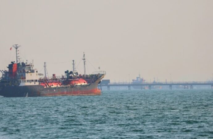 Irán reabre el estrecho de Ormuz durante tregua; navegación se normaliza parcialmente