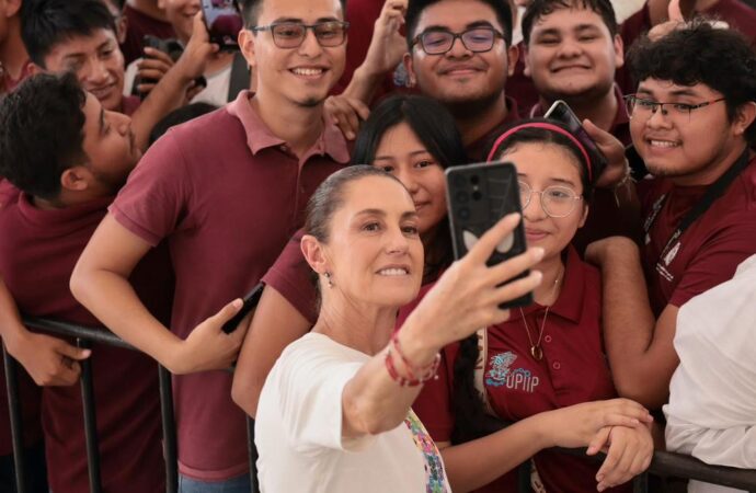 Sheinbaum anuncia beca universal para universitarios en Chiapas desde Palenque