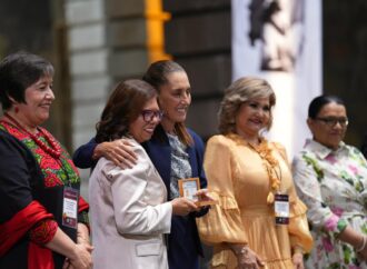 Sheinbaum anuncia aumento salarial del 9% para maestras y maestros de México