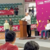 Gobernador Durazo entrega becas a más de 600 atletas