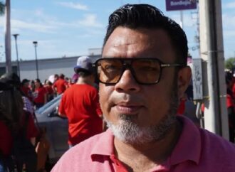 Disidentes del magisterio reactivan protestas durante desfile del Día del Trabajo