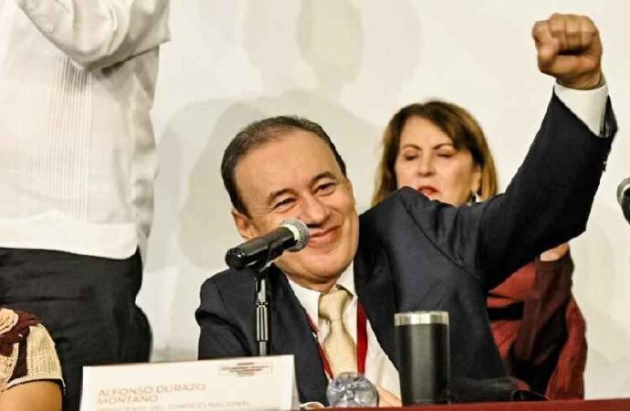“Volverán a morder el polvo”: Durazo cierra filas en Morena