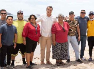 Ramón Flores propone ordenamiento con enfoque social para comerciantes de playas en Guaymas