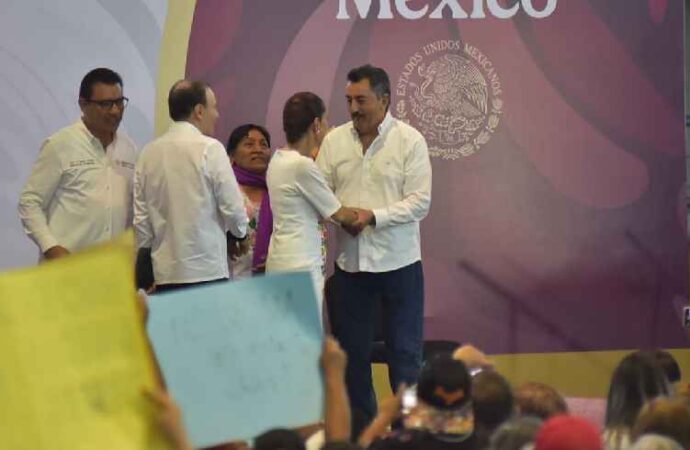 Lamarque acompaña a Sheinbaum en Cajeme durante entrega de tarjetas Mujeres Bienestar
