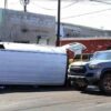 Joven repartidor de flores vuelca camioneta tras quedarse dormido en la colonia Balderrama
