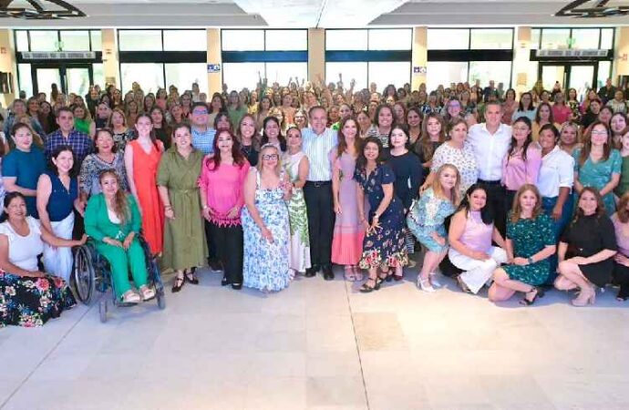 Reconocen Toño Astiazarán y Patty Ruibal labor de más de 2 mil mujeres en Hermosillo