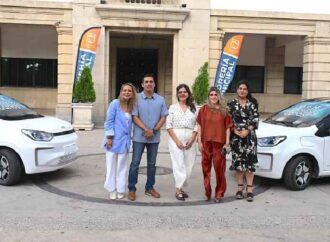 Ayuntamiento de Hermosillo entrega autos eléctricos a contribuyentes cumplidos del predial