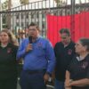 Colocan las banderas rojinegras de huelga en la UNISON