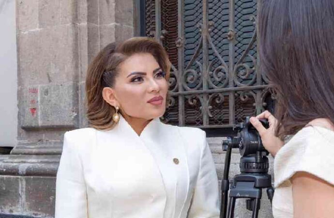 Lorenia Valles reconoce a psicólogos y destaca importancia de la salud mental en México