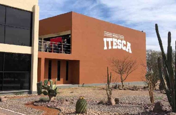 Deben universidades mantenerse actualizadas ante nuevos retos