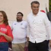 Ramón Flores lleva gestiones y atención directa a familias de las colonias Ocotillo de Guaymas