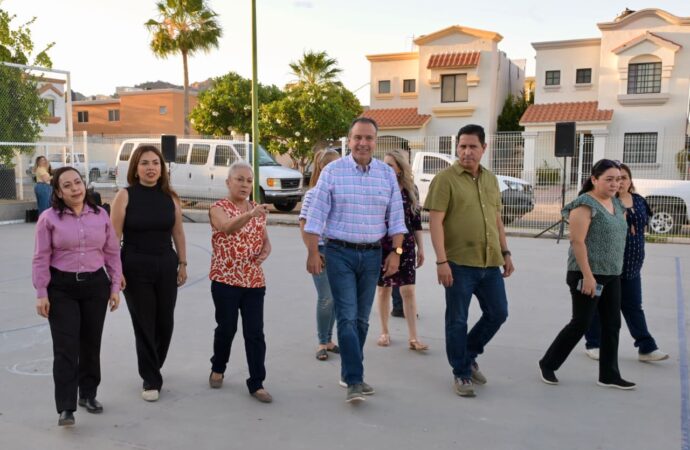 Familias de Urbi Villa del Rey ya disfrutan parque rehabilitado por Antonio Astiazarán y vecinos