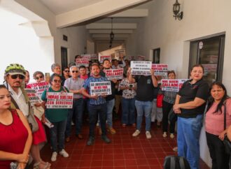 Se manifiestan integrantes del STAUS después de la última mesa de negociación