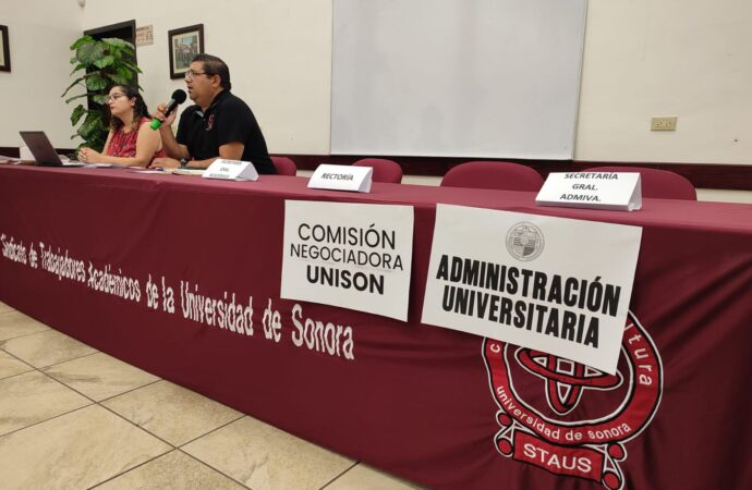 Realiza STAUS mesa de diálogo sin la presencia de rectoría
