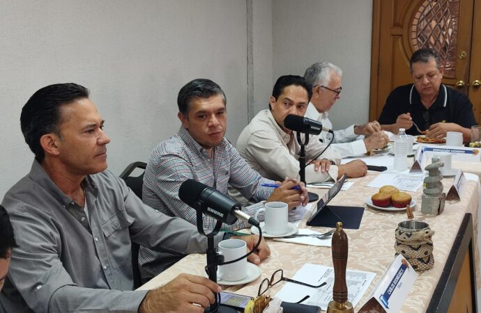 Buscan llevar servicios básicos al malecón de Huatabampo