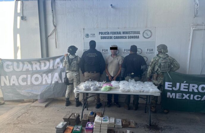 Guardia Nacional y Ejército Mexicano aseguran más de 102 kilos de droga y armamento en Sonora