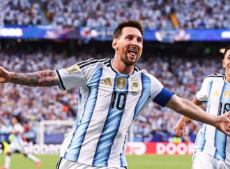 Messi hace historia y Argentina arranca con paso firme en el Mundial