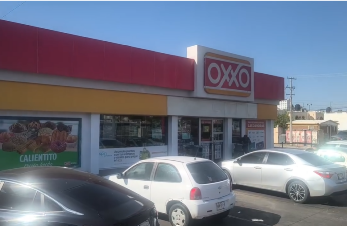 En Sonora, bombero acusa discriminación de tienda de conveniencia; le niegan servicio por llegar ‘sudado y sucio’