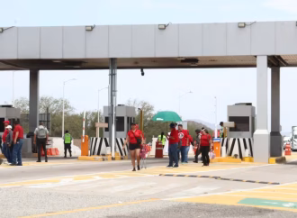 Maestros liberan casetas en Sonora durante protesta contra la Ley del ISSSTE