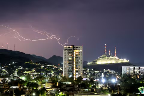 Pronostican lluvias para Hermosillo este fin de semana; temperaturas seguirán por encima de los 43 grados