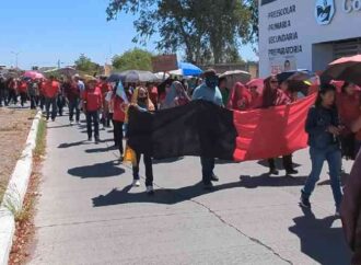 Maestros se manifiestan en Cajeme para exigir atención a demandas del magisterio