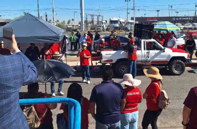 Integrantes de la CNTE se plantaron en la SEC para exigir acuerdos