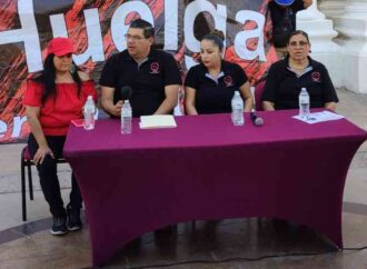 Docentes de la UNISON continúan plantados frente a palacio