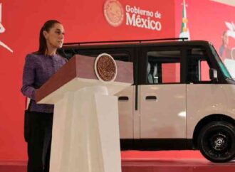 Sheinbaum presenta Olinia, el primer auto eléctrico mexicano