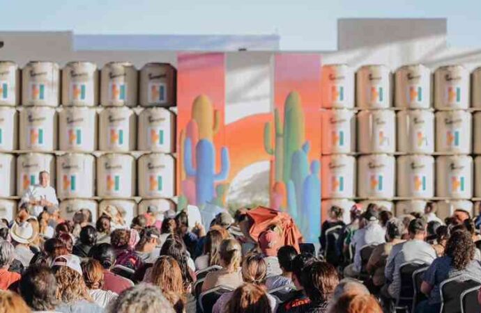 Astiazarán beneficia a más de 3 mil familias con tinacos gratuitos en Hermosillo
