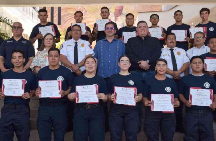 Tiene Navojoa 17 nuevos bomberos graduados de la Academia