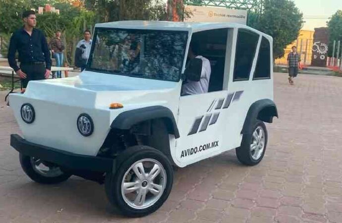 Presentan estudiantes del ITH prototipo de auto eléctrico