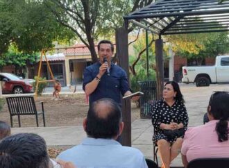 Promoverá David Figueroa regular el uso del celular en nivel básico