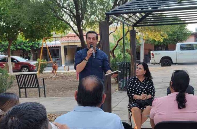 Promoverá David Figueroa regular el uso del celular en nivel básico
