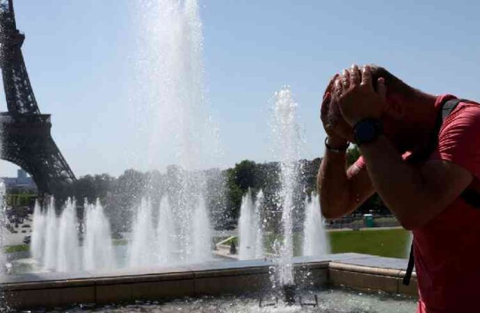 Francia activa alerta roja por ola de calor con temperaturas de hasta 43 grados