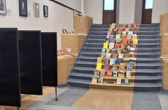 Realizan la Siembra y Cosecha de libros de la biblioteca de UNISON