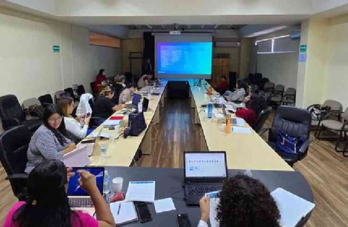 Mujeres empresaria impulsan la digitalización de negocios con capacitación en WhatsApp Business