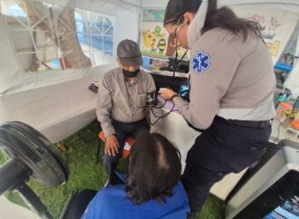 Adulto mayor de 81 años cumple 17 días en huelga de hambre; rechaza traslado médico