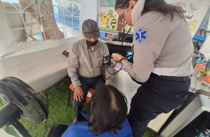 Adulto mayor de 81 años cumple 17 días en huelga de hambre; rechaza traslado médico