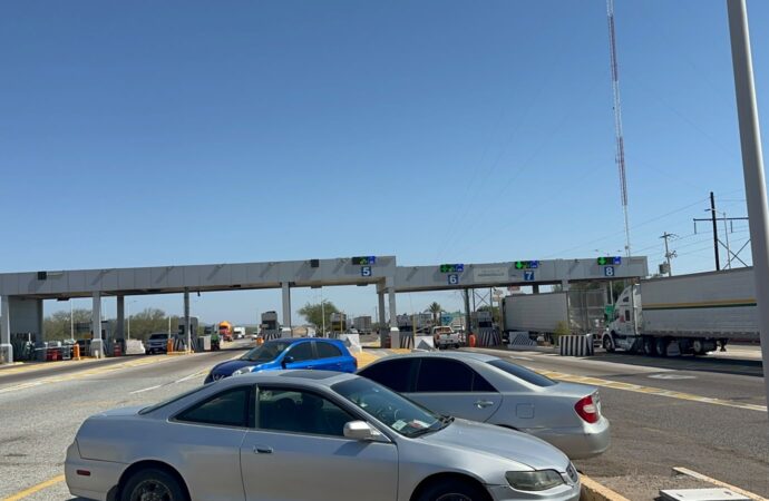 Maestros de la CNTE toman casetas en Sonora