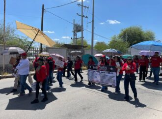Maestros del sur de Sonora se manifiestan en Hermosillo