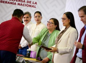Aspirantes a la gubernatura por Morena se dirigen al registro