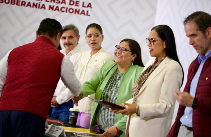 Aspirantes a la gubernatura por Morena se dirigen al registro