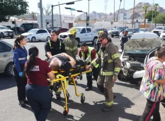 Choque en Luis Encinas y Pino Suárez deja tres personas lesionadas en Hermosillo