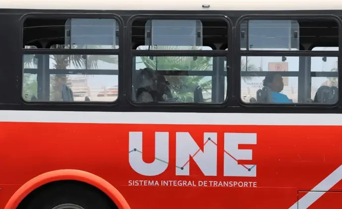 Usuarios denuncian camiones sin aire acondicionado en pleno calor extremo en Hermosillo