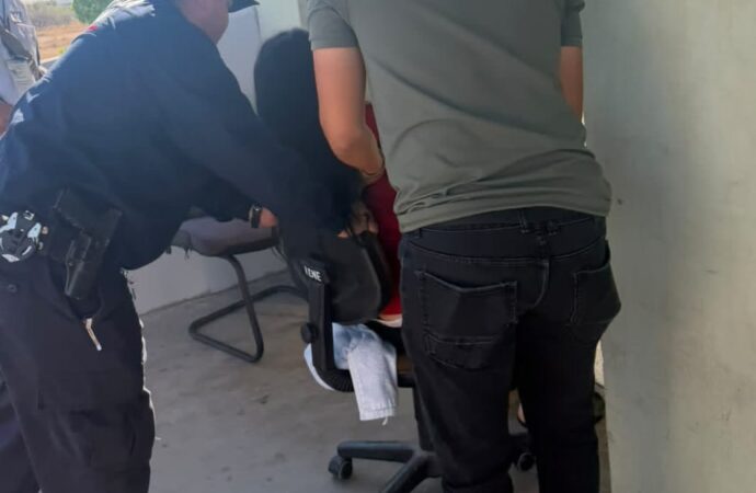 Policías auxilian a mujer con crisis hipertensiva en Hermosillo