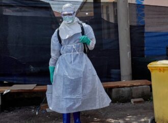 OMS alerta sobre expansión del brote de ébola a nuevas regiones y aumento de contagios