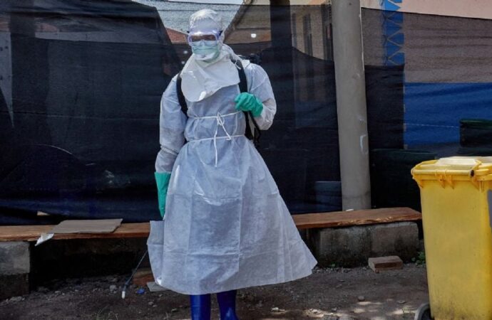 OMS alerta sobre expansión del brote de ébola a nuevas regiones y aumento de contagios