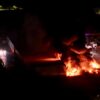 Fuerte incendio con explosiones consume varias bodegas en carretera a Bahía de Kino
