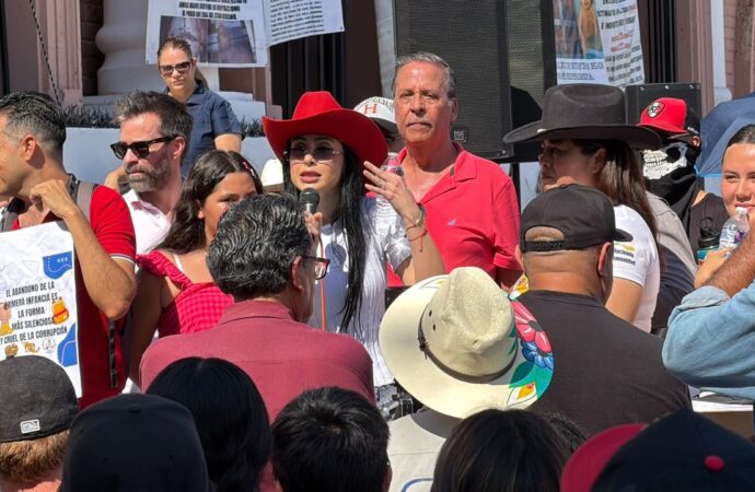 Lupita Villalobos abandona manifestación de COVAFAM ante cuestionamientos