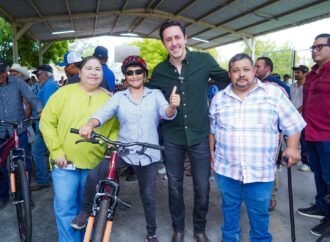 Entregan bicicletas a residentes de San Pedro el Saucito
